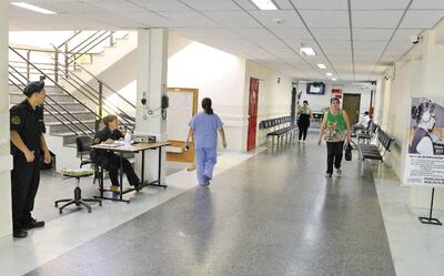 En el Hospital Geriátrico desde el 2012 está prohibido ir en zapatillas, shorts y  tomar tereré, y  los asegurados cumplen.