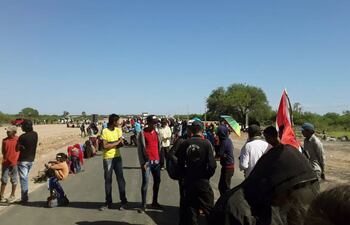 Los nativos siguen violando el derecho al libre tránsito de terceros.