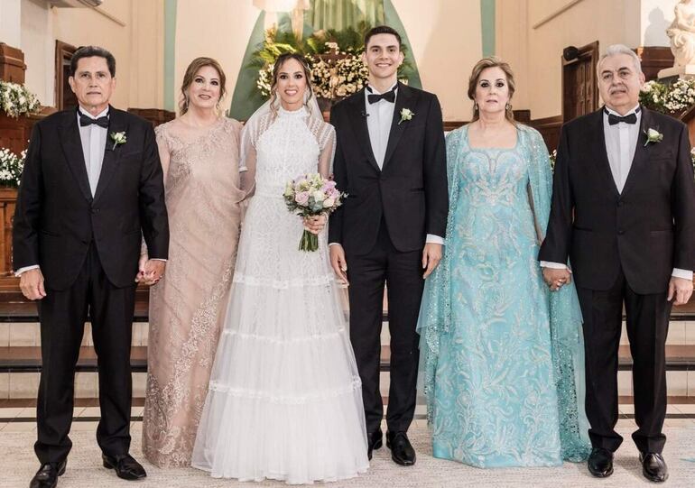 Fueron los padrinos Enrique Ramón Estaque Aquino y Mónica Skaf de Estaque; Irma Narvaja de Friedmann y Carlos Friedmann Kohn.