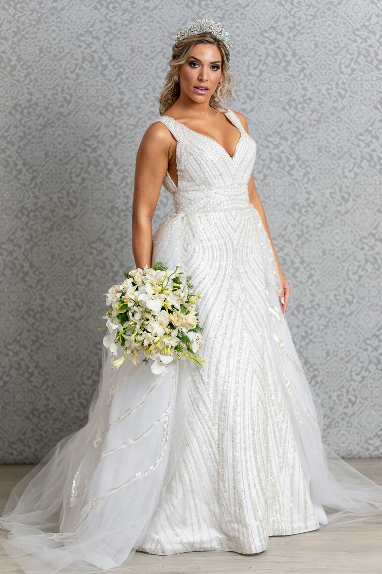 La novia escogió un vestido de estilo imperial de la diseñadora Soraya Bittar, para lucir en el día de su boda.