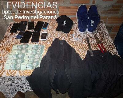 Evidencias incautadas por los intervinientes durante uno de los procedimientos.