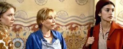Rosa María Sardà (centro) junto a Cecilia Roth y Penélope Cruz en una escena de "Todo sobre mi madre".