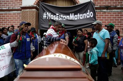 Indígenas asisten al funeral de Gersaín Yatacué en Toribio, Cauca (Colombia). Yatacué, coordinador de la guardia indígena, fue asesinado en el corregimiento Huellas, de Caloto.