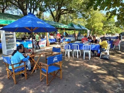 Una cuadra en la zona de la Municipalidad de San Antonio fue clausurada para la feria de pescado.