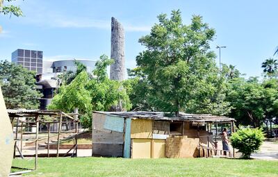 La Plaza de Armas es ocupada por los damnificados y los  afectados del incendio de una parte del Cabildo. Cada reparación de estos espacios cuestan 700 millones de guaraníes a los contribuyentes.