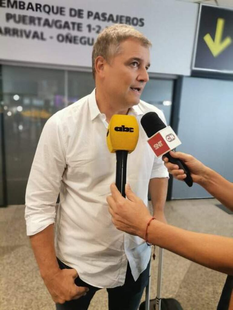 Diego Vicente Aguirre nació el 13 de setiembre de 1965, en diálogo ayer con ABC TV al llegar al aeropuerto Silvio Pettirossi.