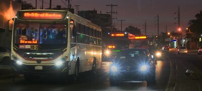 Los buses siguen transitando llenos y con las ventanillas cerradas