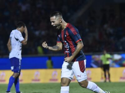 Josué Colmán grita con todo después de anotar el segundo de Cerro Porteño.