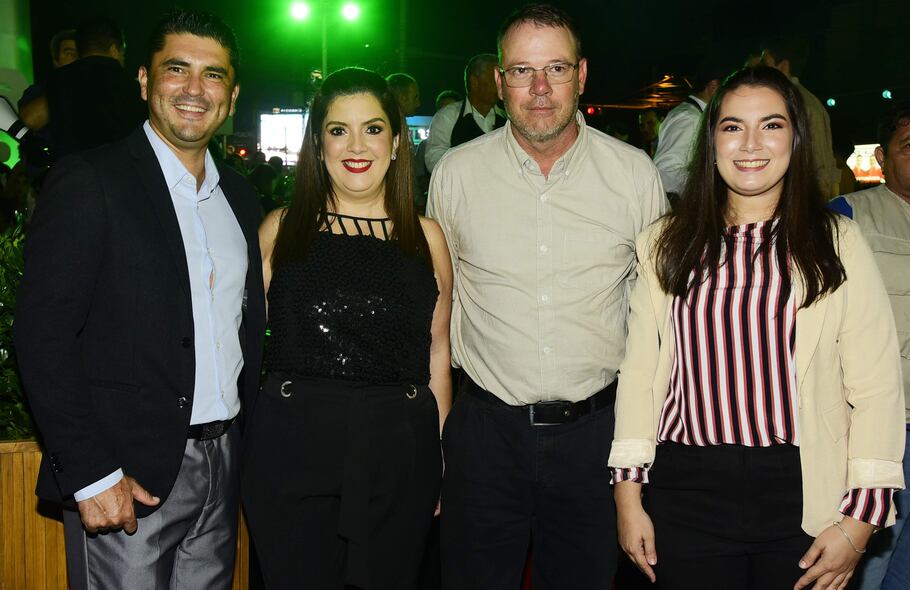 Fabian Zabala, Martha Fernández, Martín Lawes y Lizzette Páez.