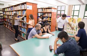 La Universidad Católica ofrece sus clases en la modalidad presencial.