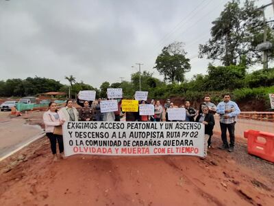 Pobladores y miembros de la organización Yvoty Rapé se manifiestan en Cabañas.