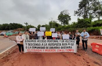 Pobladores y miembros de la organización Yvoty Rapé se manifiestan en Cabañas.