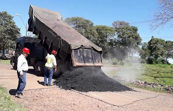 Trabajos de recapado sobre el Boulevard Juan Bautista Ramírez, de Caazapá.