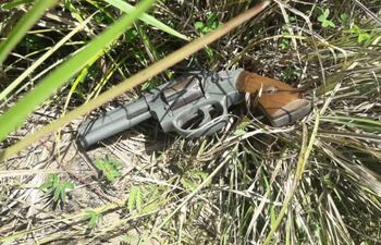 arma que habría arrojado José Domingo Prieto Sosa en su huida