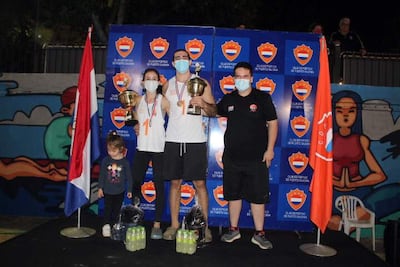 Cecilia García es reina y Ángel Jiménez el rey playero en el Deportivo Sajonia.