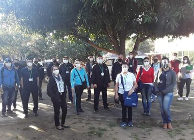 Encuestadores del INE en la compañia Corateí de Ayolas.