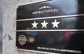 En los 19 países europeos adheridos al sistema de clasificación hotelera Hotelstars Union se otorga las estrellas de acuerdo a 247 criterios. Foto: Florian Schuh/dpa