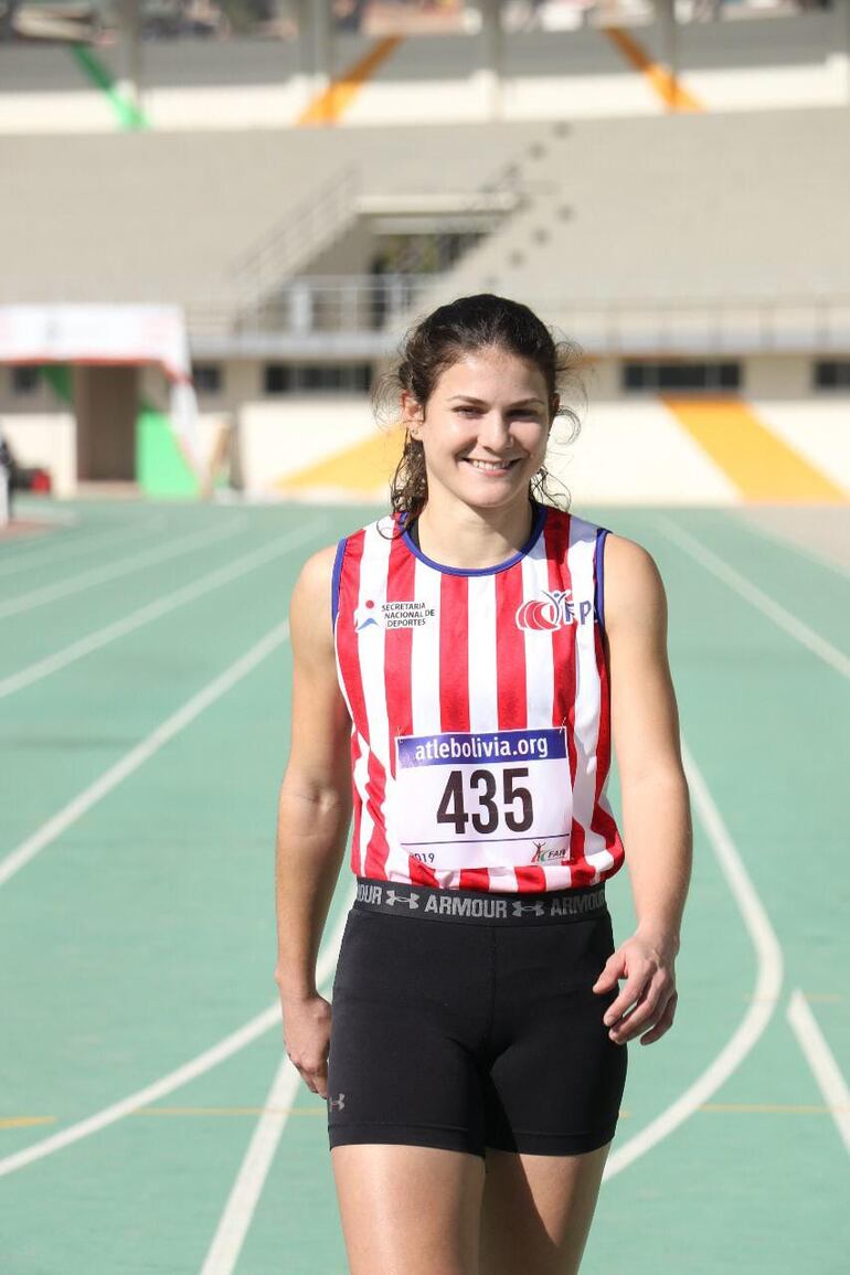 Xenia Noreen Hiebert Klassen (13/11/1998), velocista 100 y 200 metros.