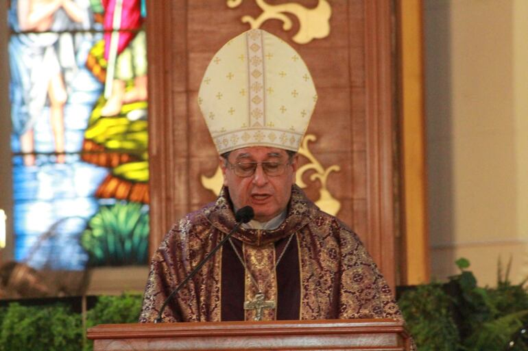 Monseñor Ricardo Valeznuela.