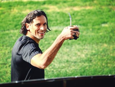 El goleador de Olimpia y del torneo, Roque Santa Cruz (7 goles), es la resta  por una tendinitis y lo estudia el defensor luqueño Paulo Lima (4).