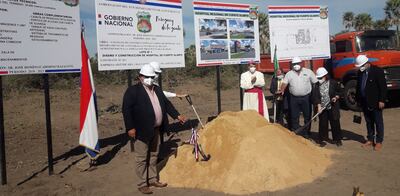 Acto de inicio de la construcción del nuevo local para el Hospital Regional en Fuerte Olimpo.