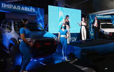 Laura Machuca (centro) dio detalles de la promo “Imparables”, en la presentación realizada en la estación Energy de Laguna Grande, San Lorenzo.