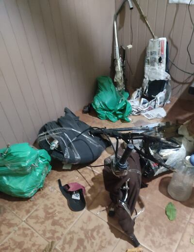 Partes de la motocicleta encontrada en Mariano Roque Alonso.