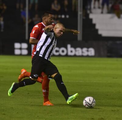 El liberteño Hugo Martínez intenta superar la marca del argentino Guillermo Hauche.