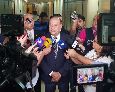 El presidente de la Cámara de Senadores, Óscar "Cachito" Salomón (ANR, FR) defendió a capa y espada la gestión del titular del IPS, Vicente Bataglia.