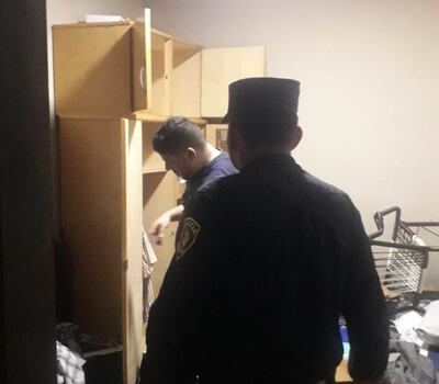 Los delincuentes se alzaron con varios objetos de valor y dinero en efectivo.