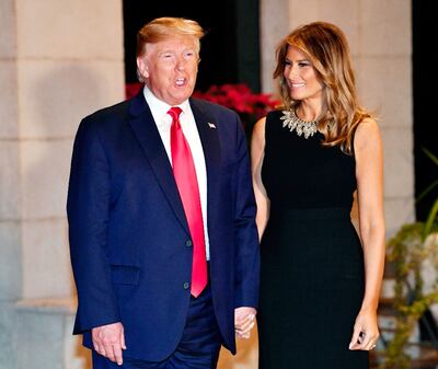 El presidente de los Estados Unidos, Donald Trump, y la primera dama Melania Trump llegan para una cena de Nochebuena con su familia en Florida.
