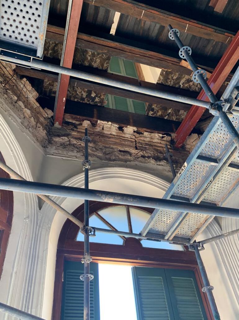 Colocaron puntales en las zonas donde existen peligro de derrumbe, informaron desde el MOPC.