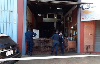 Asesinan a una mujer en una tienda de repuestos en Fernando de la Mora.