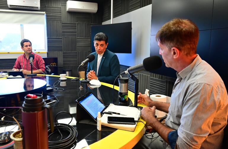 Víctor Ríos, ministro de la Corte Suprema, este jueves en los estudios de ABC Cardinal 730 AM.