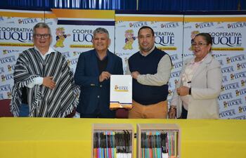 Cooperativa Luque y El Lector concretaron alianza estratégica para la compra de libros.