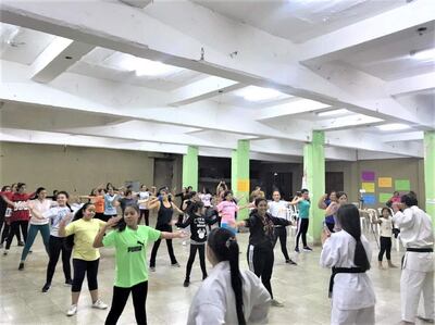 Mujeres se instruyen en defensa personal como un derecho humano