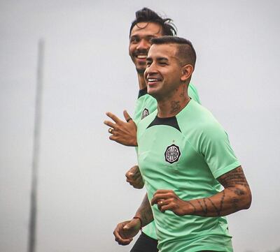 Sonrientes. Derlis Alberto González (28) y Walter Rodrigo González (27), en la Villa Olimpia.