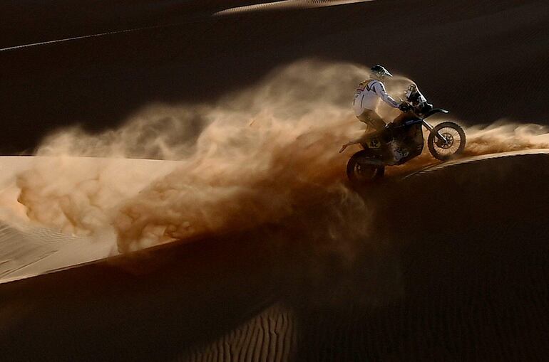 El piloto francés Adrien Van Beveren, tomó la punta en la Etapa 10 del Rally Dakar en la categoría Motos.