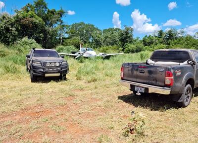 En la pista de aterrizaje de la hacienda estaba una avioneta bimotor que es capaz de transportar hasta 800 kilos de droga por viaje.