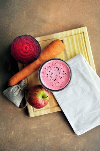 Batido huerta. Batido de remolacha, zanahoria y manzana.