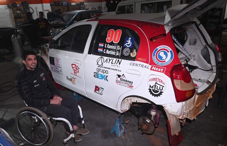 Federico “Beto” Ramírez junto a su Toyota Etios de la RC4C.