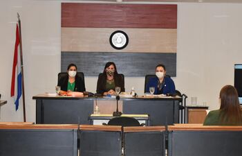 Librada Peralta, Carmen Silva y Mirna Soto González, miembros del Tribunal de Sentencia