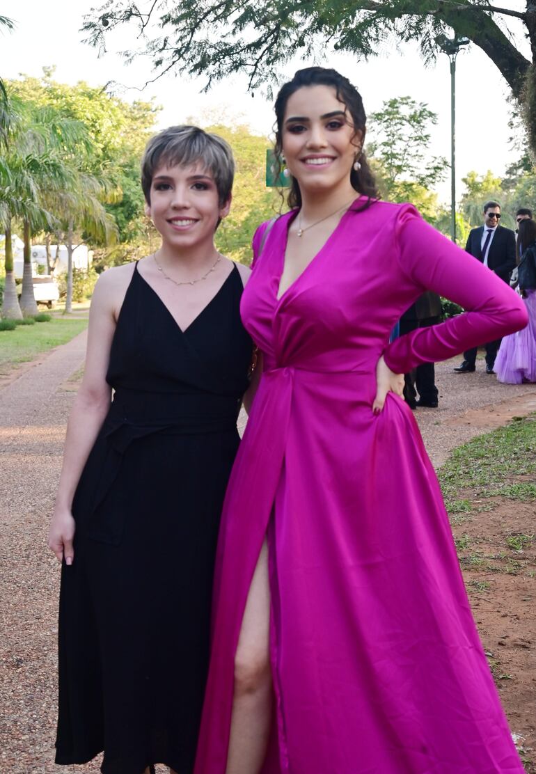 Lariza Acosta y Silvana Piñanez.