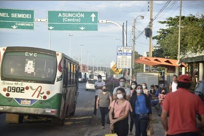 Hace semanas que los usuarios del transporte público sufren reguladas de la frecuencia de buses.