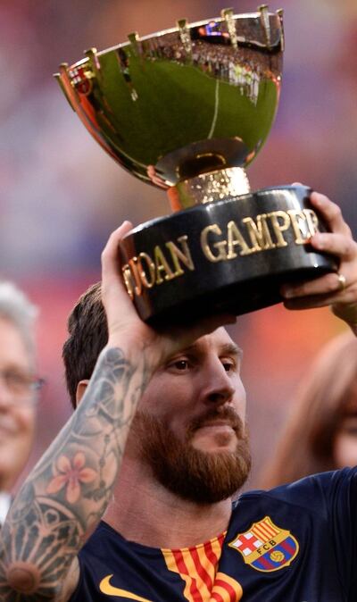 Lionel Messi, con el trofeo en sus manos.