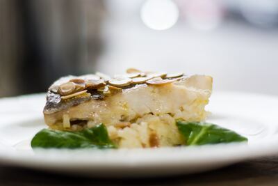 Merluza en adobo de almendras.