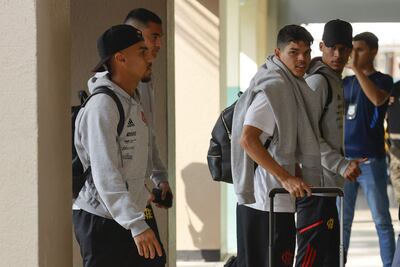 Jugadores de Flamengo llegan hoy, a un hotel en Guayaquil (Ecuador). Flamengo enfrentará a Athletico Paranaense en la final de la Copa Libertadores el 29 de octubre.