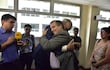 Mario Ferreiro y otros fueron absuelto por la justicia en el caso denominado "caja paralela". En la imagen Guillermo Ferreiro en un efusivo abrazo con su tío Mario en Tribunales.