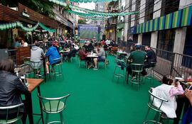 Los locales gastronómicos tuvieron ayer una buena concurrencia de personas. Hoy, nuevamente estarán abiertos desde las 10:00.