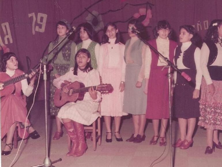 La guitarra siempre acompañó a Berta Rojas en cada etapa de su vida. (Instagram/Berta Rojas)